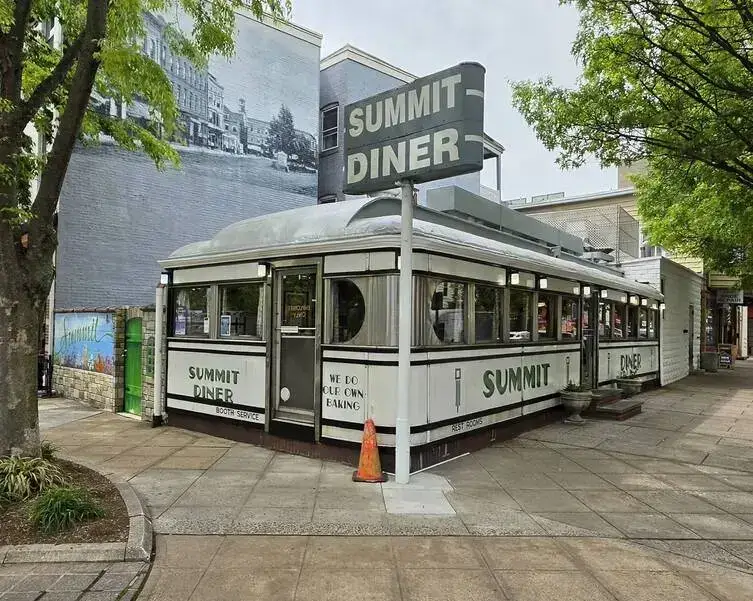 Summit Diner Shines Again