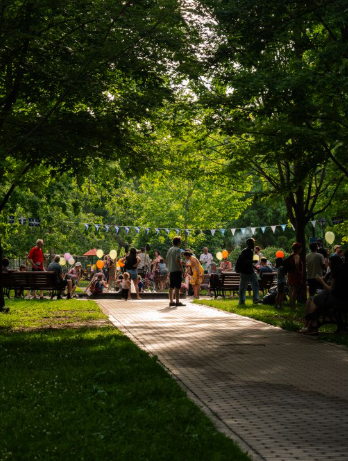 Families Pack LaGrande Park for Kickoff of Summer's Party In The Park