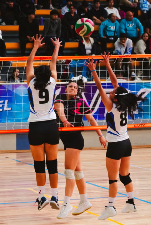 Union Catholic Volleyball Secured Win in Home Opener