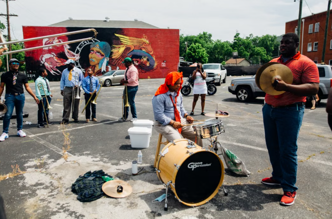 Roselle Residents Kickoff Uptown Vibes - TAPinto