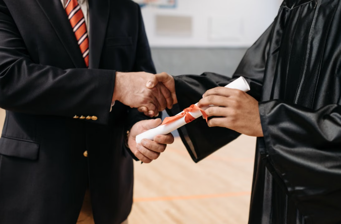 Roselle Board of Education Swears In Two Student Representatives