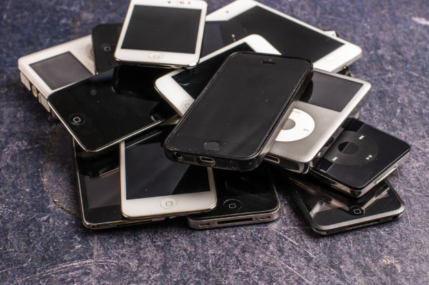 Scotch Plains-Fanwood HS Bans Cell Phones Bell to Bell in 2026-27