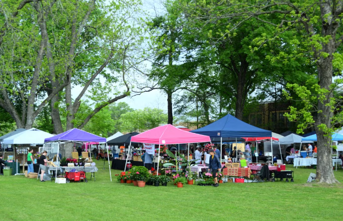 Summit Farmers Market Returns Sunday at DeForest and Woodland