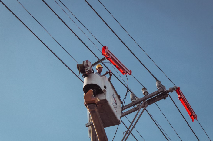 Larger Outages Restored in Summit as Crews Address Complex Repairs